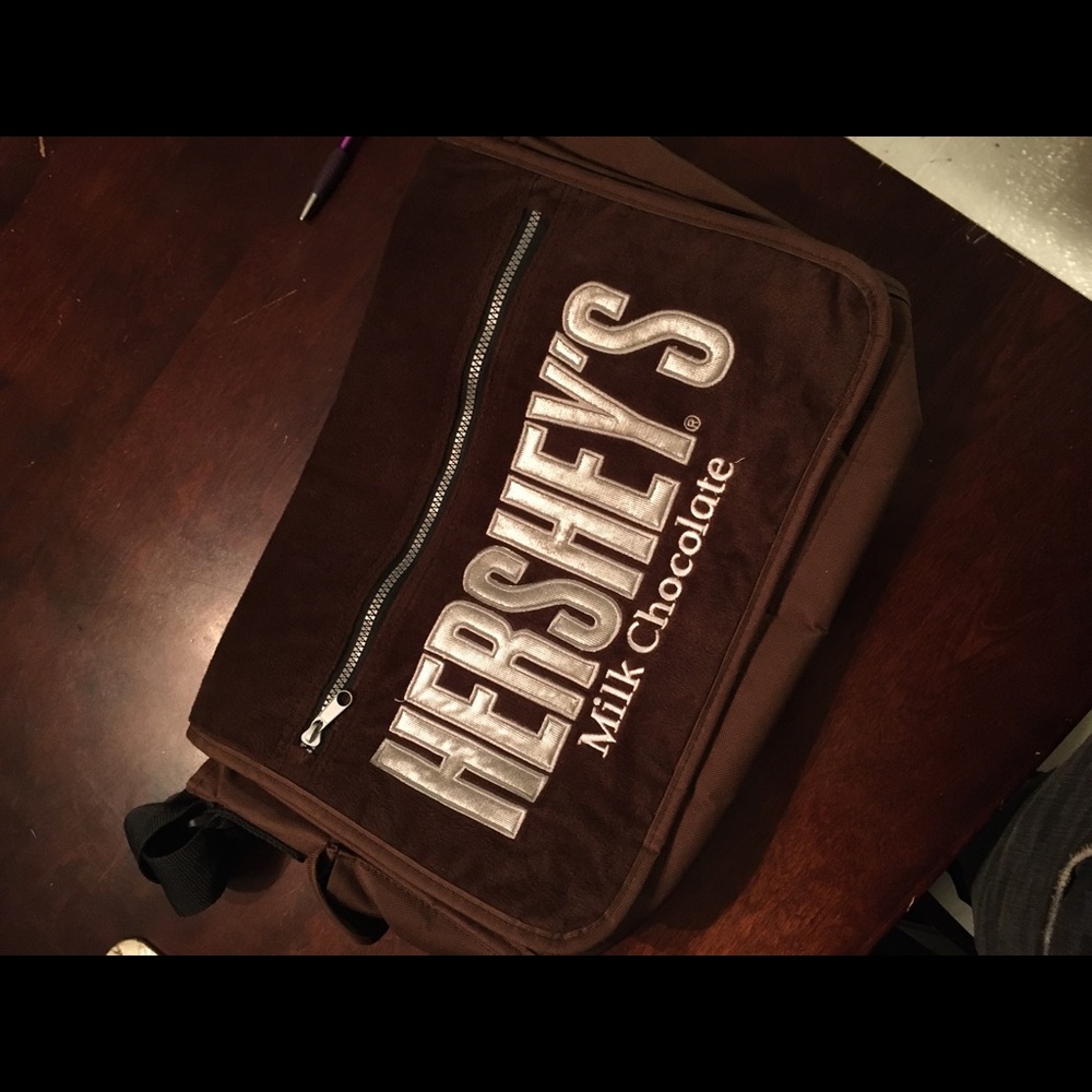 Hershey shoulder bag